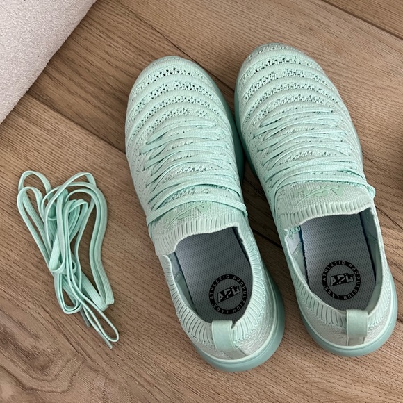 APL ♡ Techloom Wave Sneakers in Peppermint - Picture 11 of 13